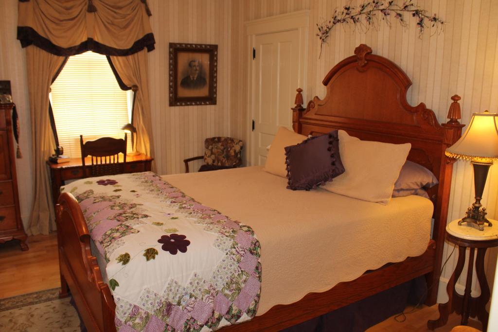 The Sleigh Maker Inn Bed And Breakfast Westborough Δωμάτιο φωτογραφία
