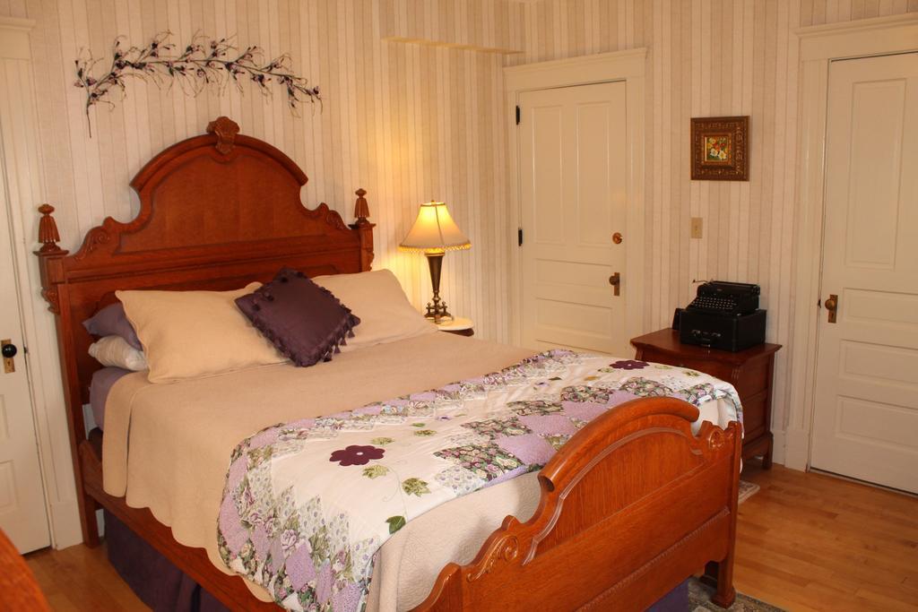 The Sleigh Maker Inn Bed And Breakfast Westborough Δωμάτιο φωτογραφία